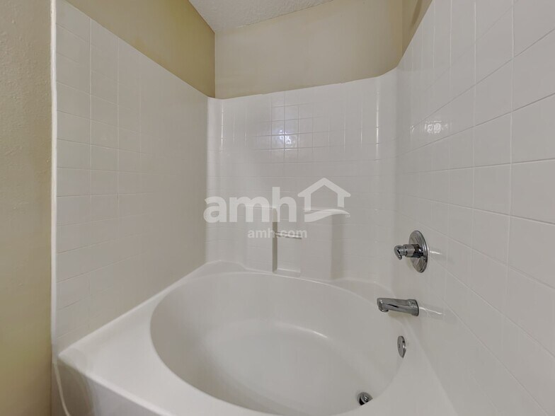 Building Photo - 7652 Vandalay Dr