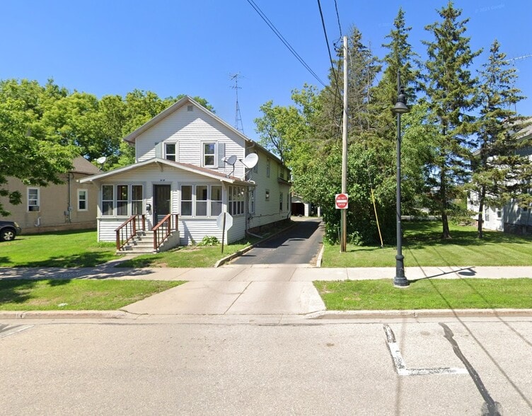Primary Photo - 818 6th Ave