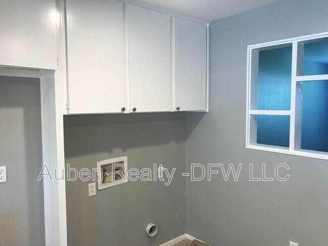 Building Photo - 509 S Beverly St