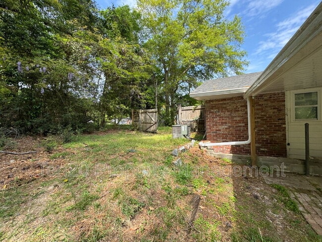 Building Photo - 4702 Harbin St