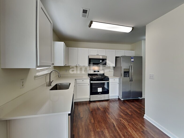 Building Photo - 8849 Laurel Run Dr