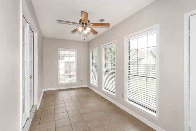 Building Photo - 5818 Southbend Ln