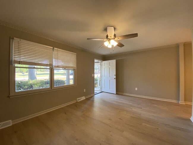 Building Photo - Spacious 2-Bed, 2-Bath Home in Simpsonvill...