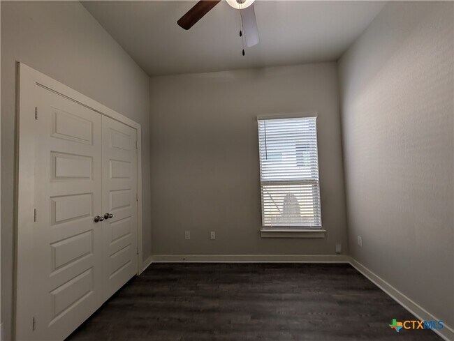 Building Photo - 2237 Avery Village