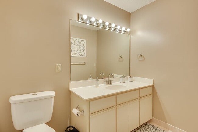 Building Photo - 3247 Summerchase Cir