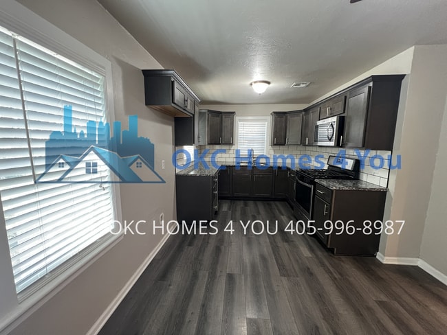 Building Photo - Updated 2 Bed Near I-44!