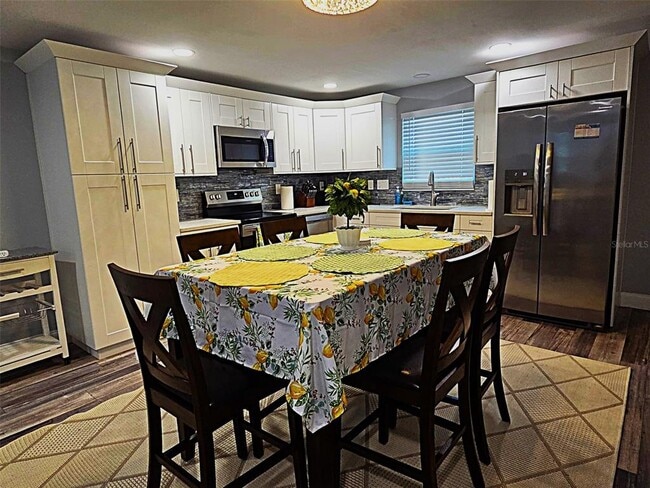 Building Photo - 5105 Tangerine Ave S