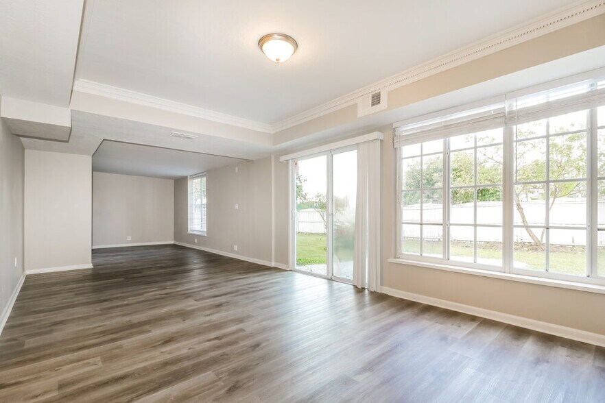 Building Photo - 2702 Woodstream Cir