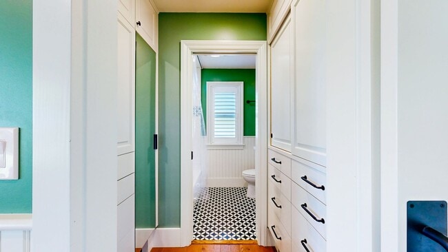 Building Photo - Country Charm Meets Vineyard Views! Two Bedroom Two bath with room to relax!