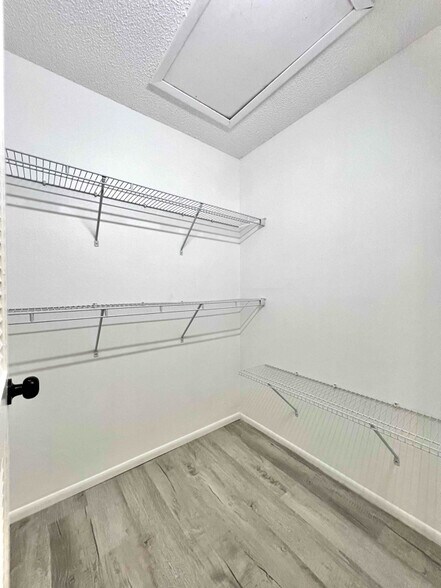 Building Photo - 2140 Corbin Pl