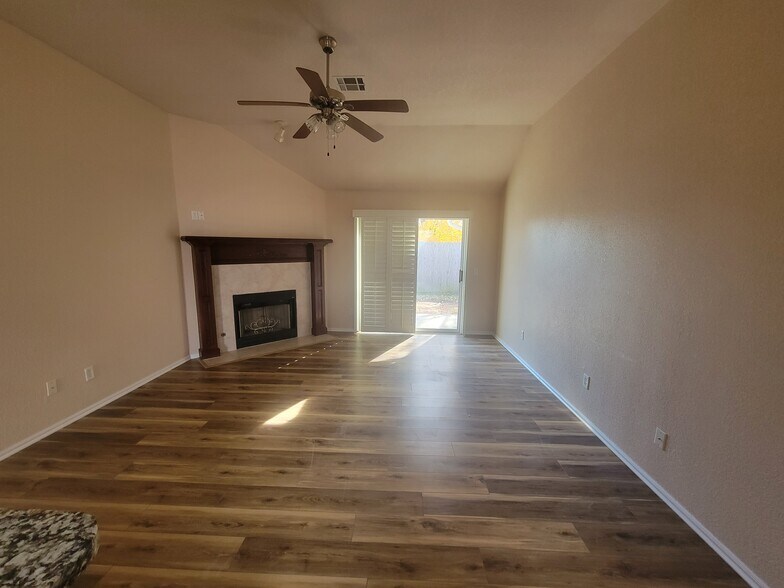 Building Photo - 4608 Midway Dr