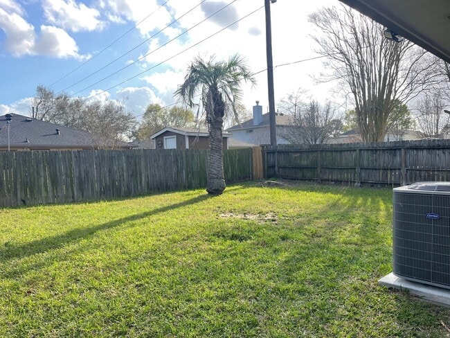 Building Photo - 15807 Beechnut St