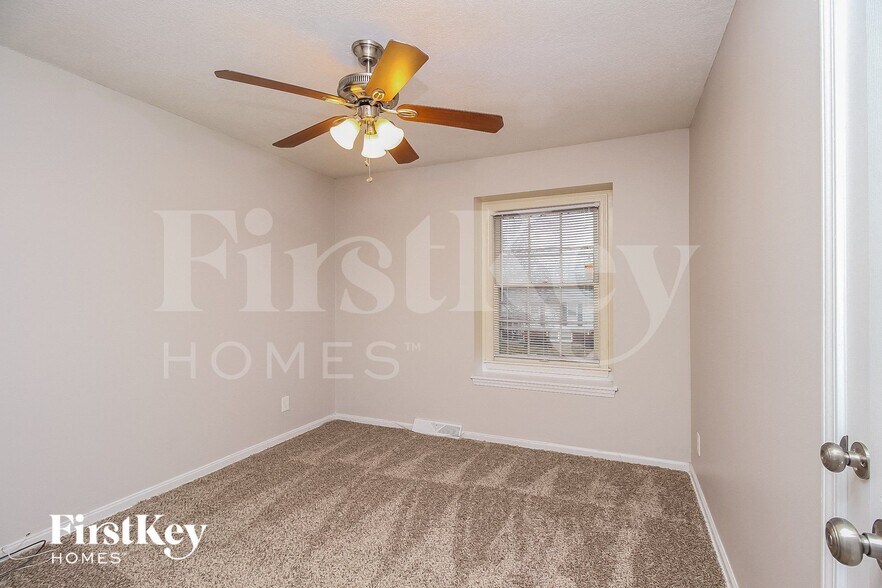 Building Photo - 9214 Farley Ave