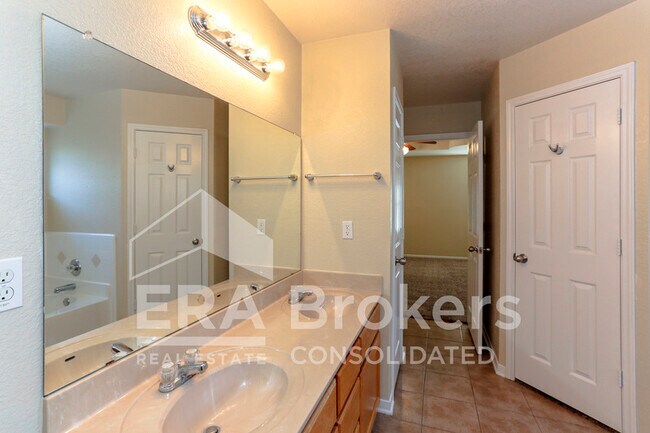 Building Photo - 702 Aries Dr