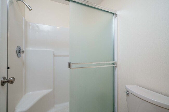 Building Photo - 4 Bedroom 2.5 Bath with Fenced Backyard in Camas School District