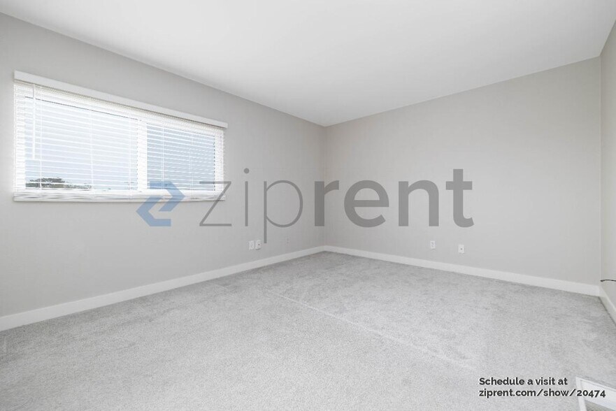 Building Photo - Unit 2