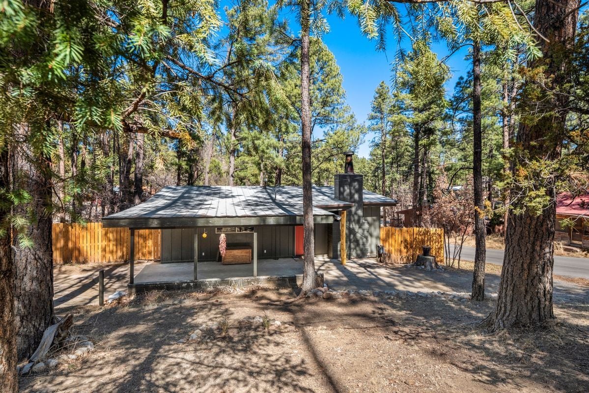 Building Photo - 402 4th St