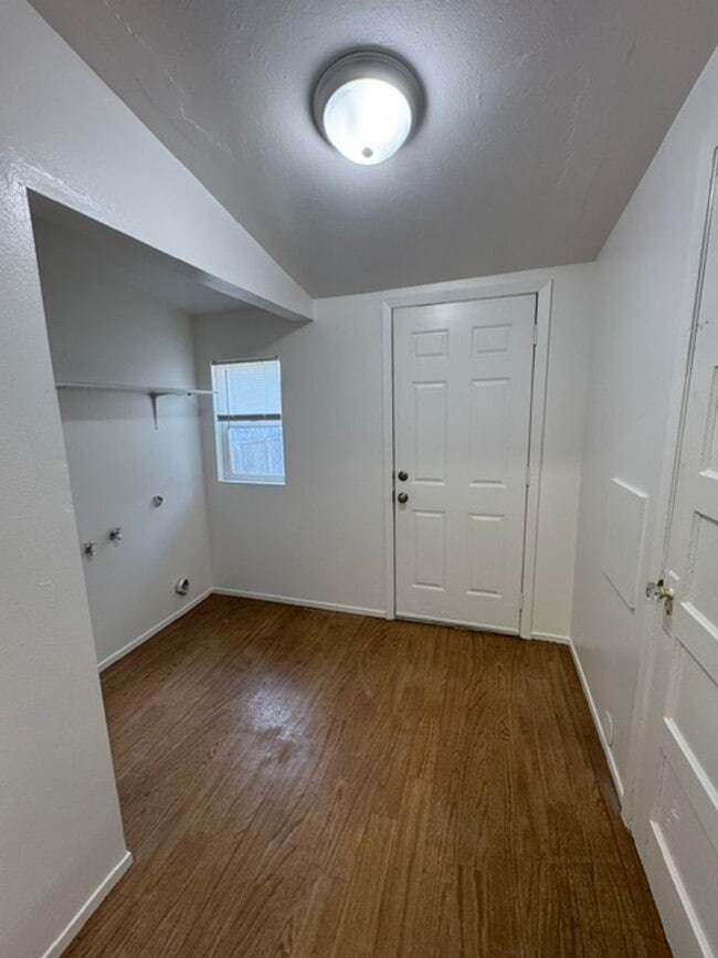 Building Photo - House Available!