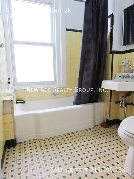 Building Photo - 4338 Pine St