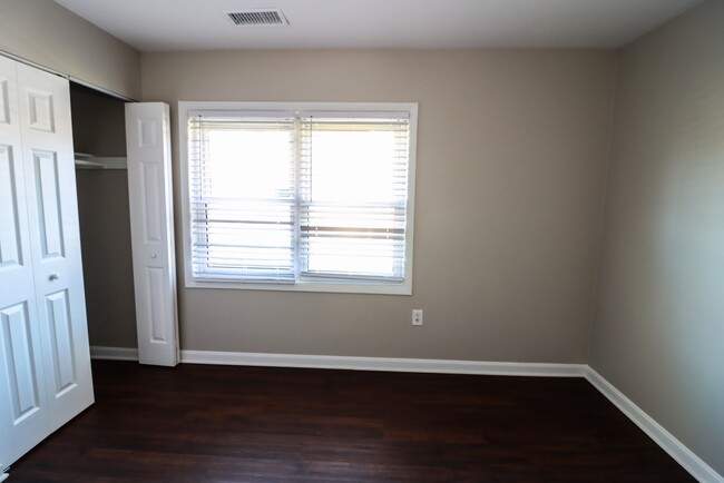 Building Photo - 9240 Bridle Path Ln