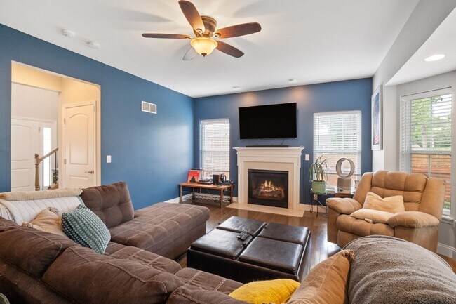 Building Photo - Stunning 4-bedroom, 2.5-bathroom rental of...