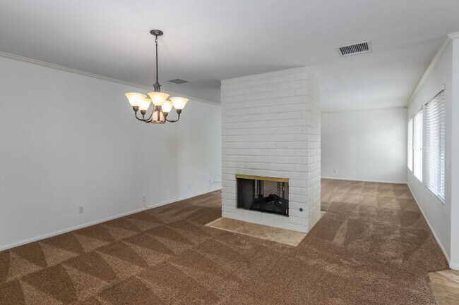 Building Photo - In the heart of Westlake Village this sing...