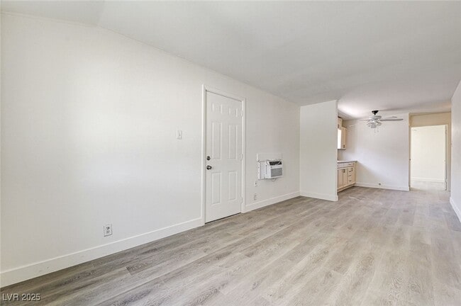 Building Photo - 1405 E Bridger Ave