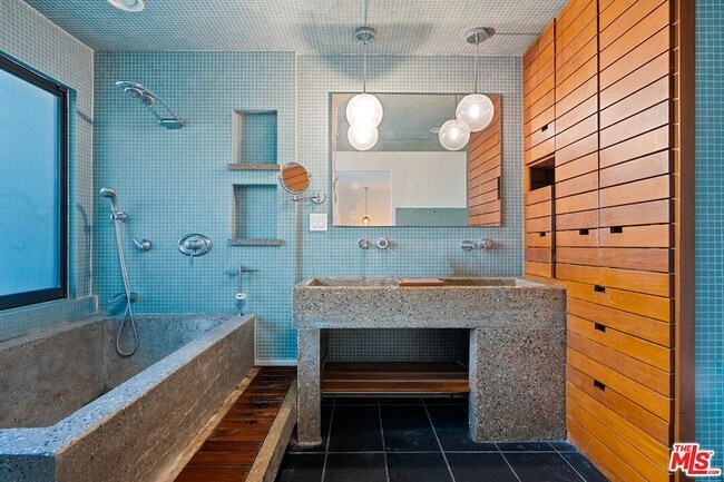 Building Photo - 2775 Rinconia Dr