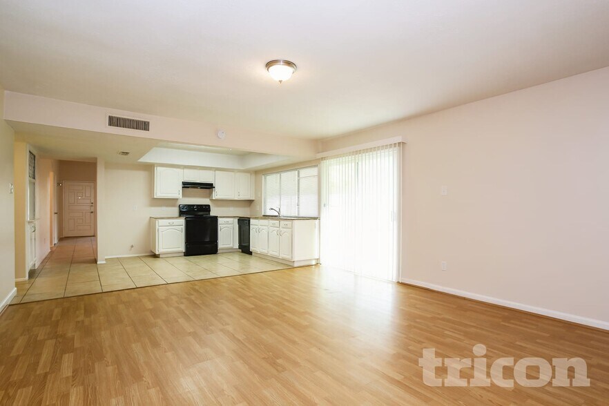 Building Photo - 5655 Hardwood Forest Dr