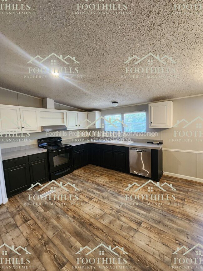 Building Photo - 240 Latham Dr