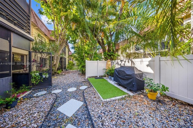 Building Photo - 130 S Cypress Rd