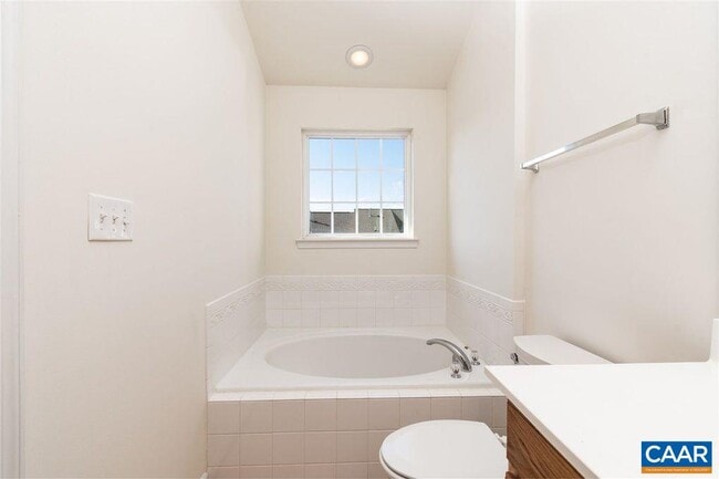 Building Photo - 2138 Lockwood Dr