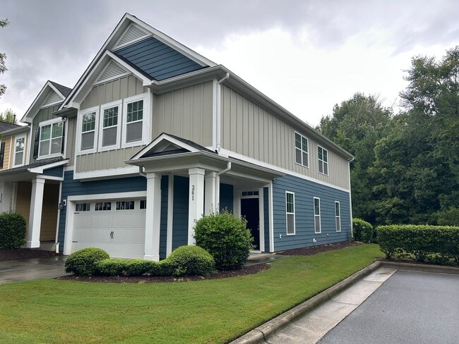 Building Photo - End Unit 3 Bed | 2.5 Bath Townhouse in Cha...