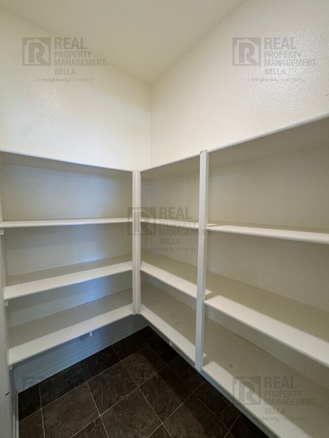 Building Photo - Spacious Menifee Home with Open Floor Plan, Walk-In Closets & Covered Patio