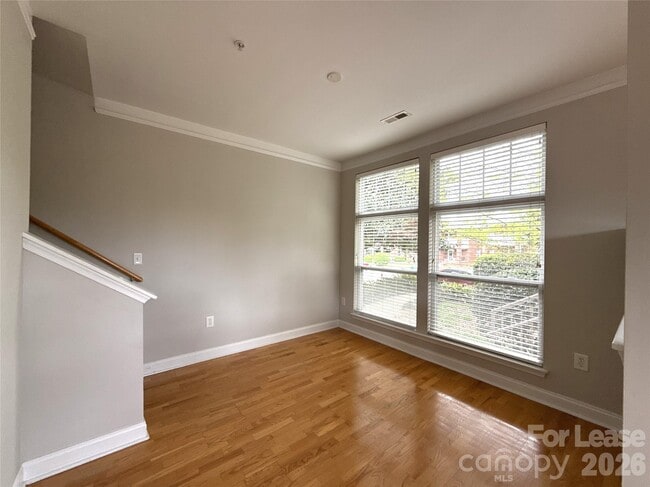 Building Photo - 534 Oakland Ave