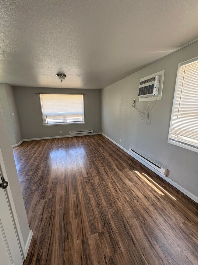 Building Photo - Cite 2 bedroom 1 bathroom Duplex