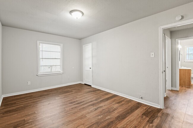 Building Photo - 911 Patsy Dr