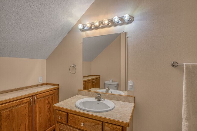 Building Photo - Highly desirable home in Briarbrook