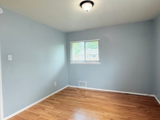 Building Photo - Welcome to University Hills!!  Perfect 3 B...
