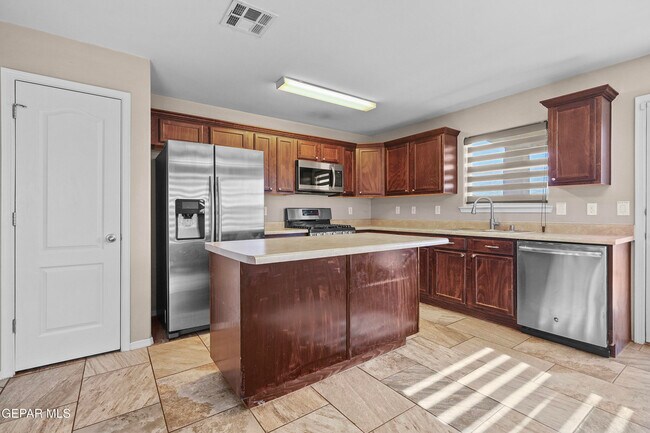 Building Photo - 2404 Escape Point St