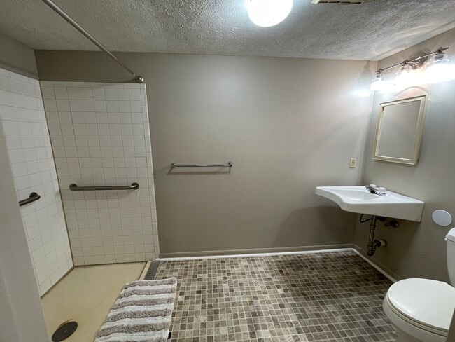 Building Photo - 5421 N 37th St