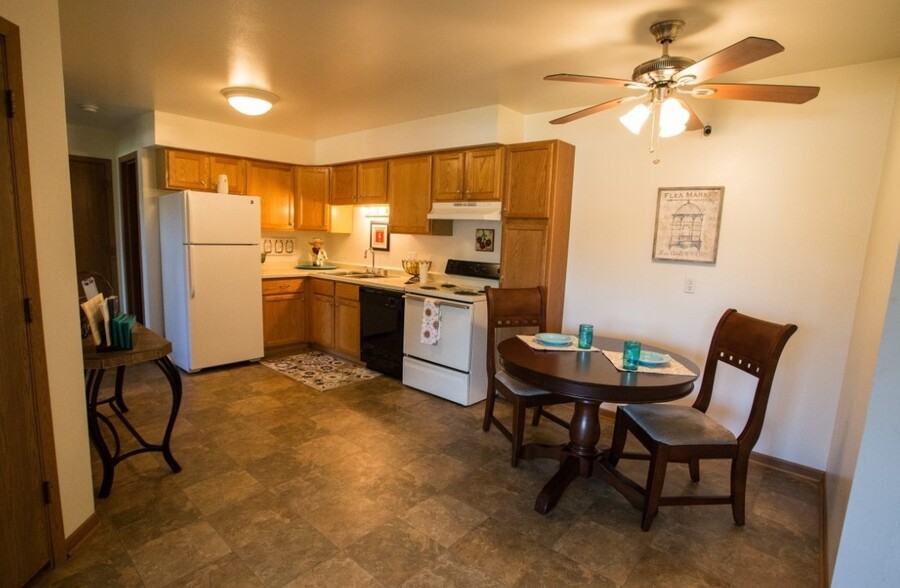 Spacious Kitchen - Country Aire Apartments