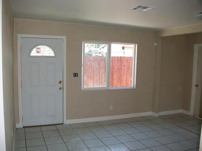 Building Photo - 26001 Juanita St