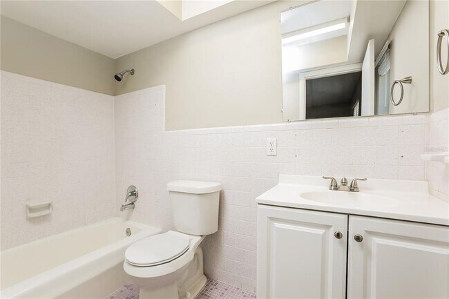 Building Photo - 1380 Gainesville Dr