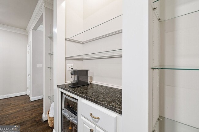 Building Photo - 5170 Chemin De Vie NE