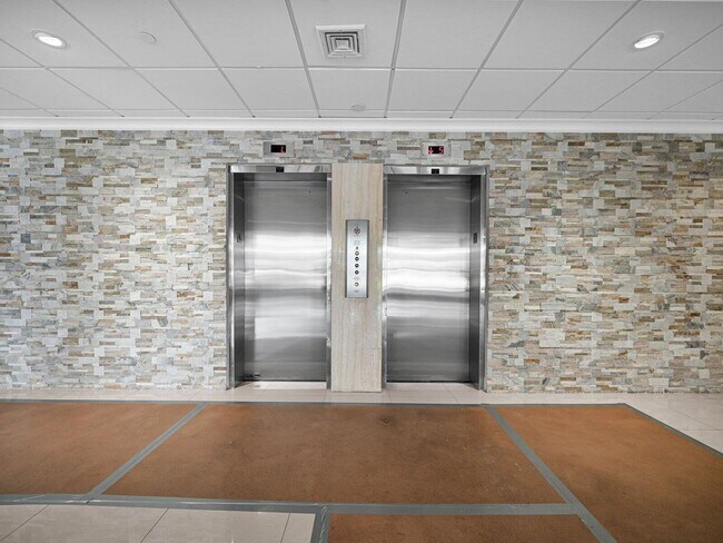 Building Photo - 2049 S Ocean Dr