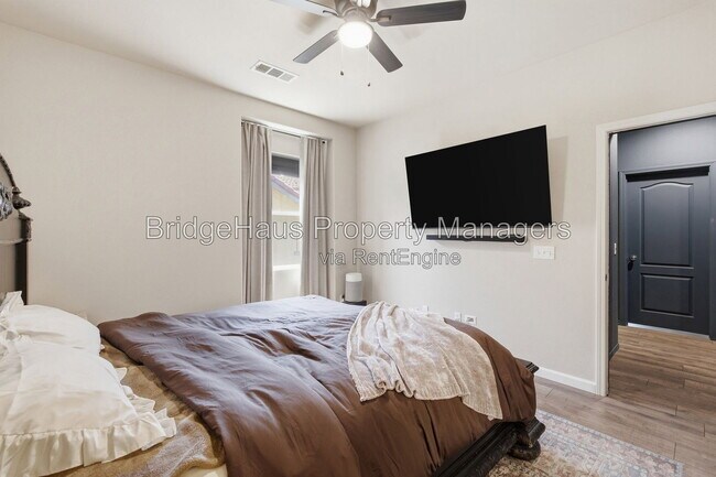 Building Photo - 425 S Meadowbrook Dr