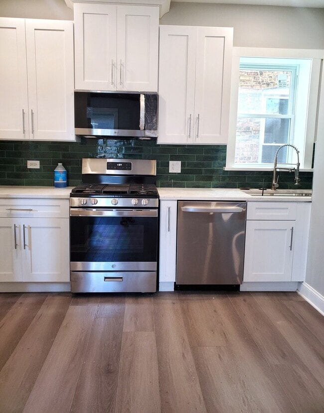 Building Photo - 1322 W Ardmore Ave