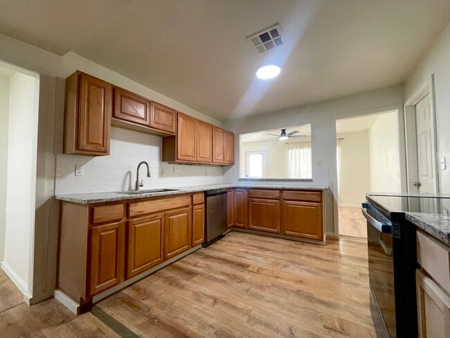 Building Photo - 209 W 2nd St