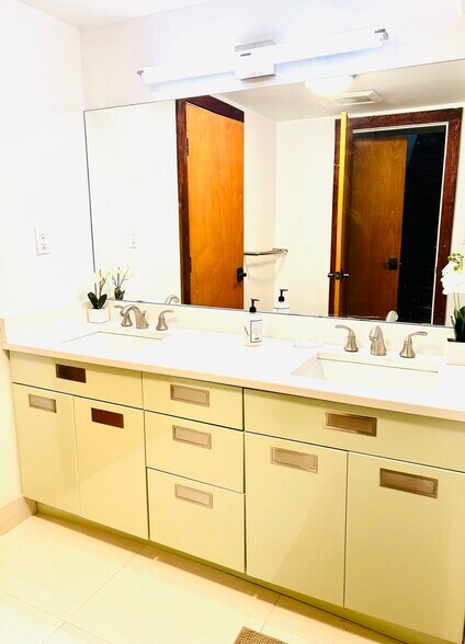 Lower level 3 full bathroom - 16 Park Hill Ter